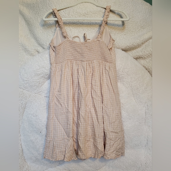 NWOT American Eagle Outfitters Smocked Sleeve Gingham Dress, Small, Tan/Cream - Picture 3 of 4